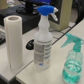 Desinfektionsmittel stehen überall zur Verfügung!
